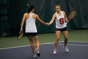 Emilie Elde’s victory versus Eleni Louka propelled Syracuse to defeat Clemson 4-3 for its seventh win of the season.